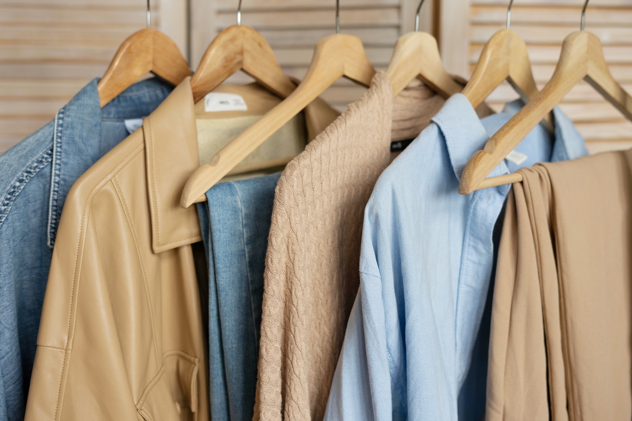 קולבים למעילים